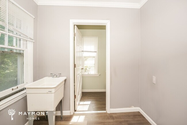 Building Photo - 3 Bedroom in Maple Heights, OH