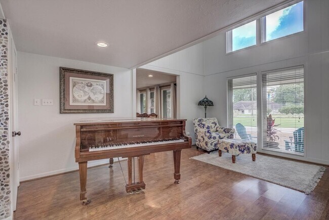 Building Photo - 22 Winged Foot Dr