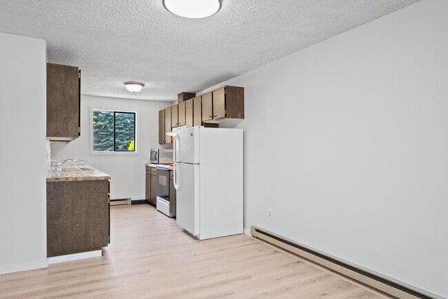 Building Photo - Spacious And Nicely Updated 2 bed 1 Bath Condo unit w/ full size laundry
