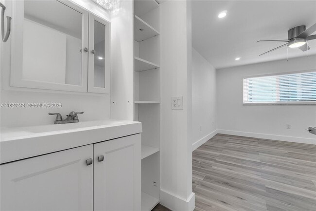 Building Photo - 6920 Harding Ave