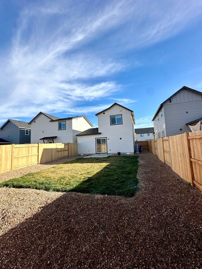 Building Photo - Bright & Modern in NW Redmond