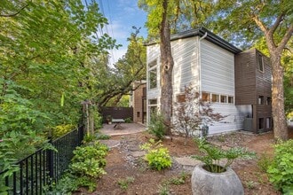 Building Photo - 133 Frederick St