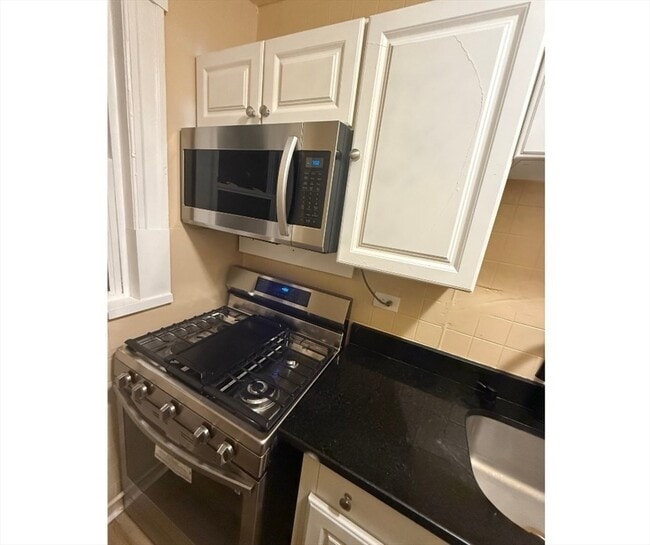 Building Photo - 44 Sanborn St