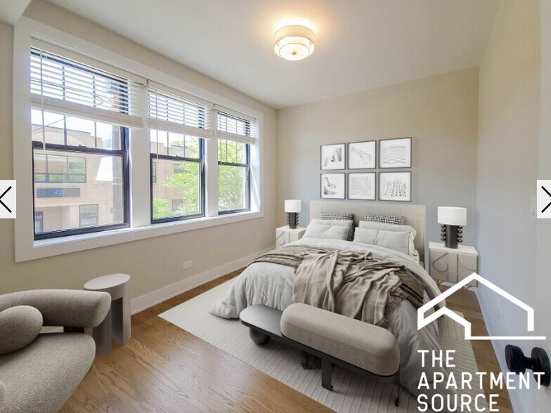 Building Photo - 2020 W Montrose Ave