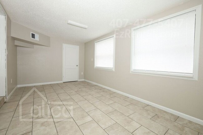 Building Photo - 5604 Cortez Dr