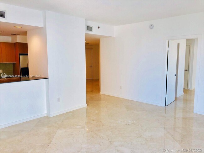 Building Photo - 1060 Brickell Ave