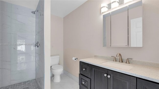 Building Photo - 570 Woodgate Cir