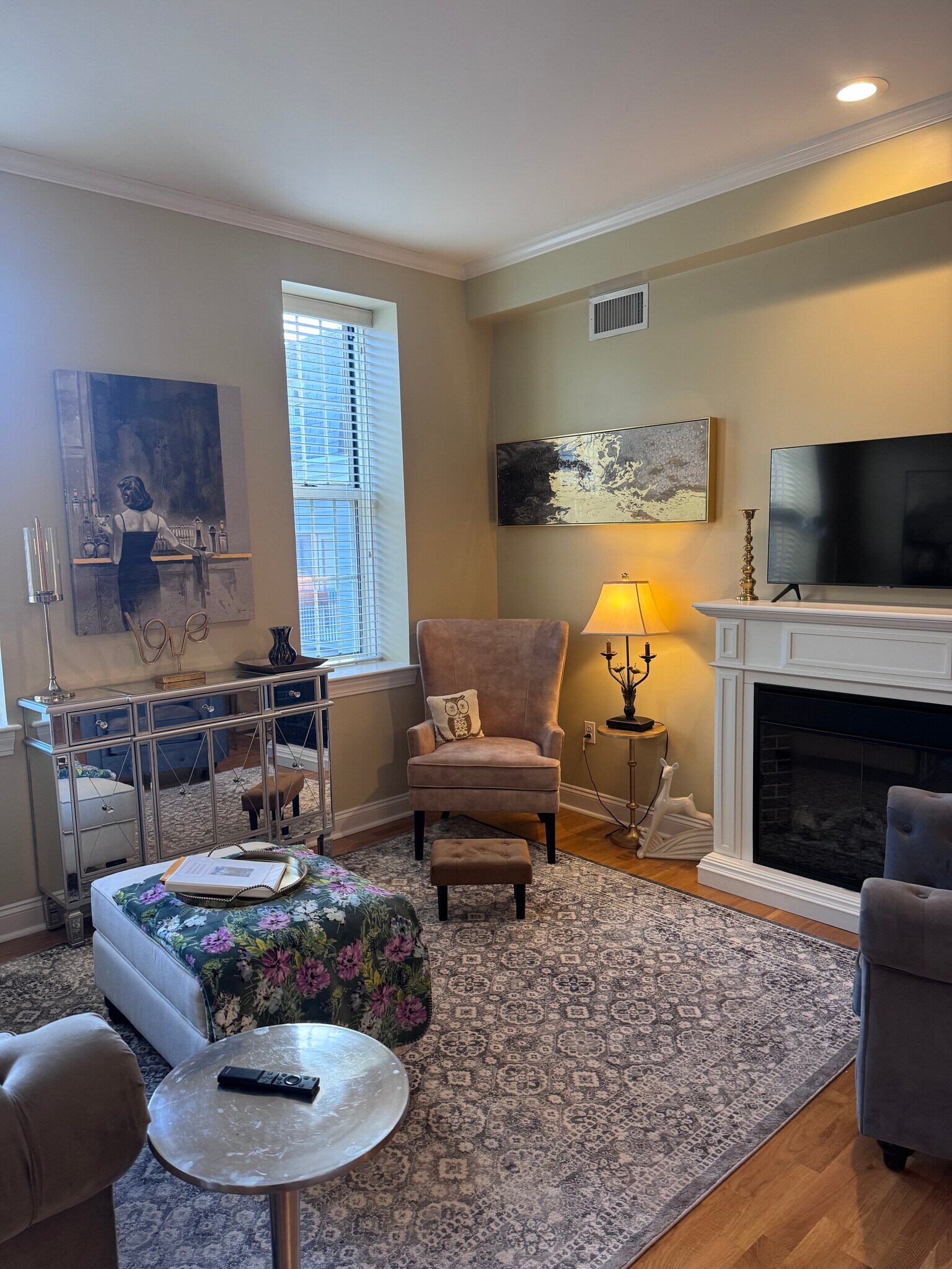 Building Photo - 17 Central St