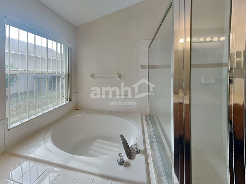Building Photo - 882 Grand Hughey Ct