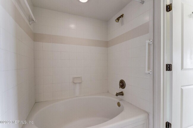 Building Photo - 400 E Bay St