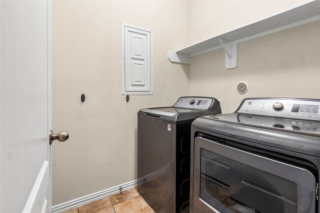 Building Photo - 12725 Pirate Bend Dr