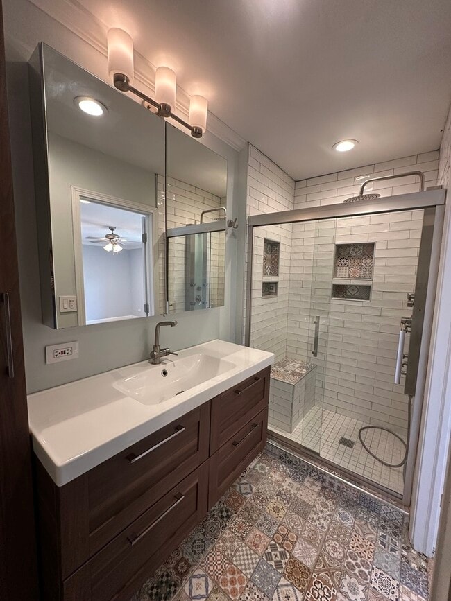 Building Photo - 567 Lorelei Dr