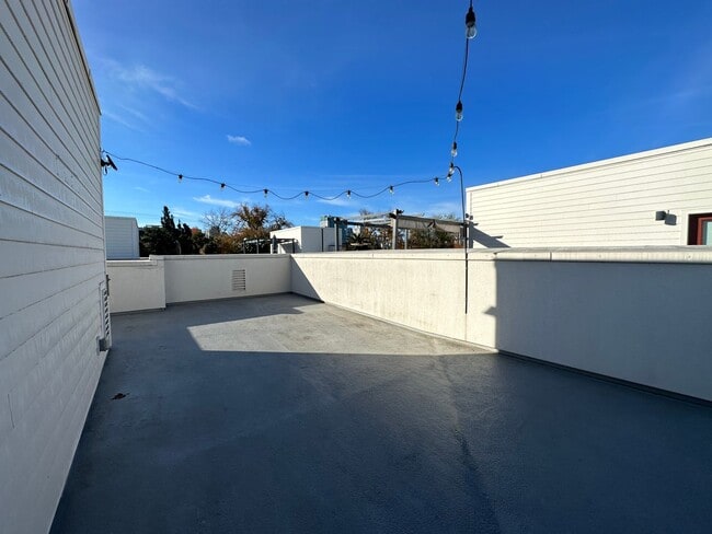 Building Photo - Newer Construction - Multi-Level Home with...