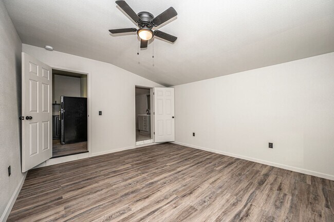 Building Photo - 731/735 8th Yellow Duplex