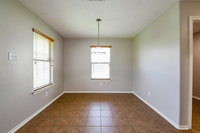 Building Photo - 10502 Scenic Cove Ct