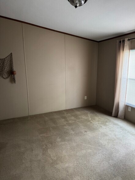 Building Photo - 5715 Bluebird St