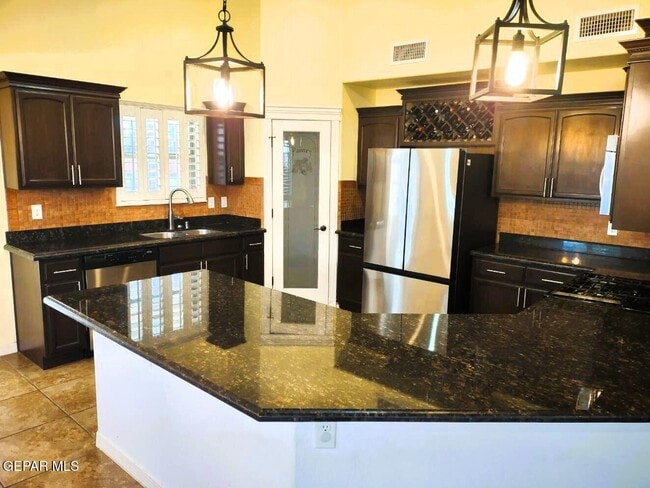 Building Photo - 2828 Bear Rock Pl