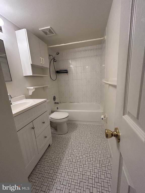 Building Photo - 4568 Winding Brook Dr