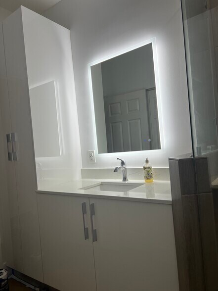 Building Photo - 1017 NE 42nd Ave