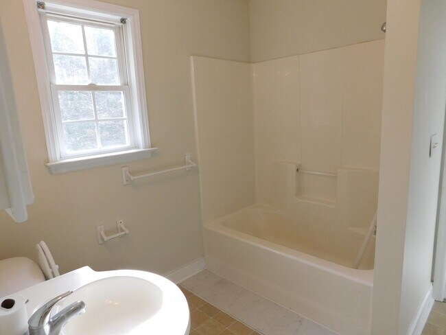 Building Photo - 273 Scott Farm Ln