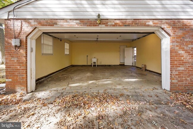 Building Photo - 24 Maple Ave