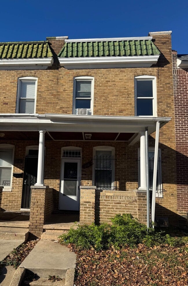 Building Photo - 2518 Barclay St