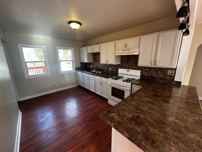 Building Photo - 2205 Monterey Dr