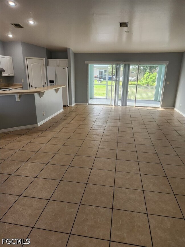 Building Photo - 1627 S Gator Cir