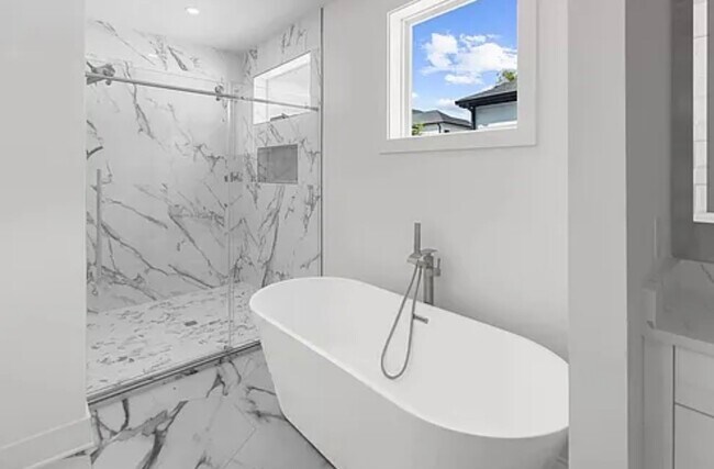 Building Photo - 2323 Carter Ave