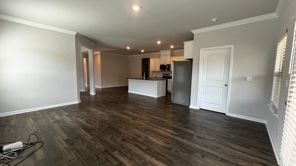 Building Photo - 389 Northlake Dr