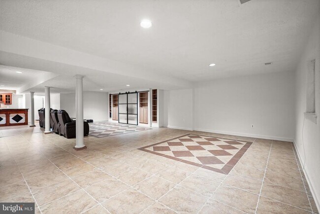 Building Photo - 9809 Hall Rd