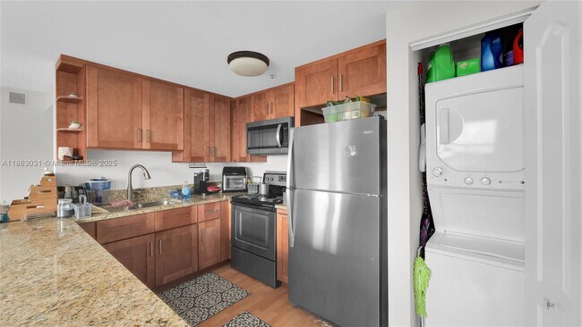 Building Photo - 1627 SW 37th Ave