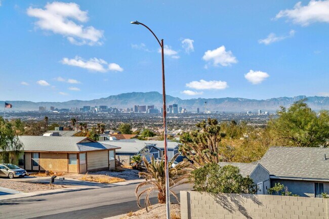 Building Photo - 2257 Exeter Dr