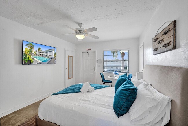 Building Photo - 335 Desoto St