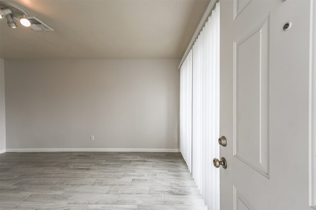 Building Photo - 15222 Wickbriar Dr