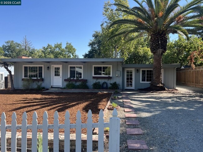 Building Photo - 760 Rosewood Dr