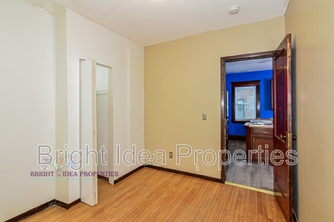 Building Photo - 2104 Emerson Ave S