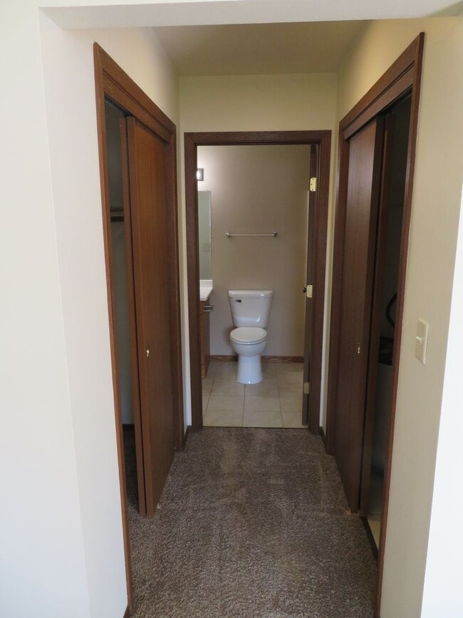 Building Photo - 628 W State St