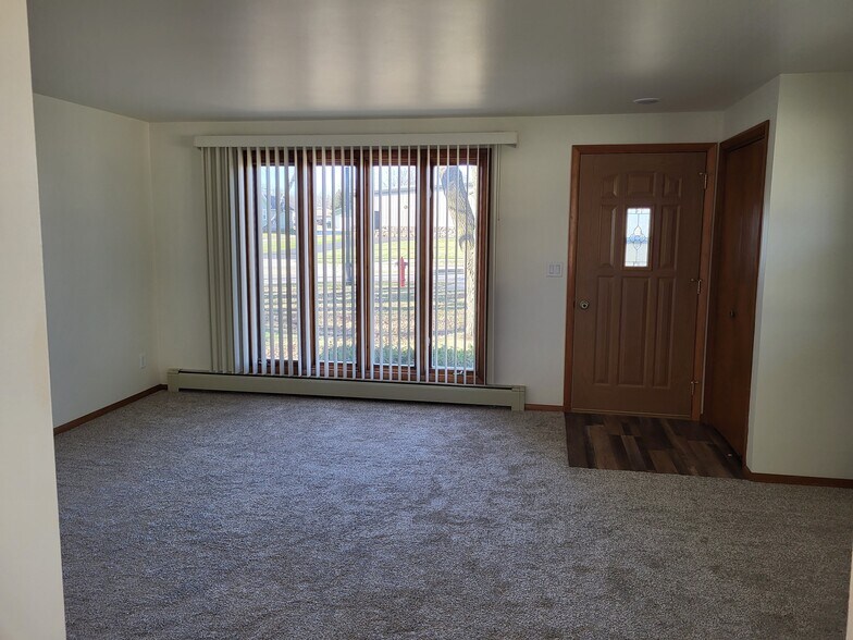 Building Photo - 1150 Cardinal Ln