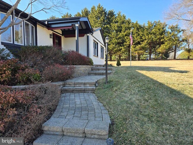 Building Photo - 3300 Mt Airy Ct