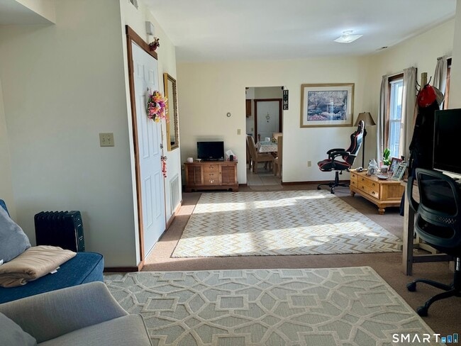 Building Photo - 156 Fair St