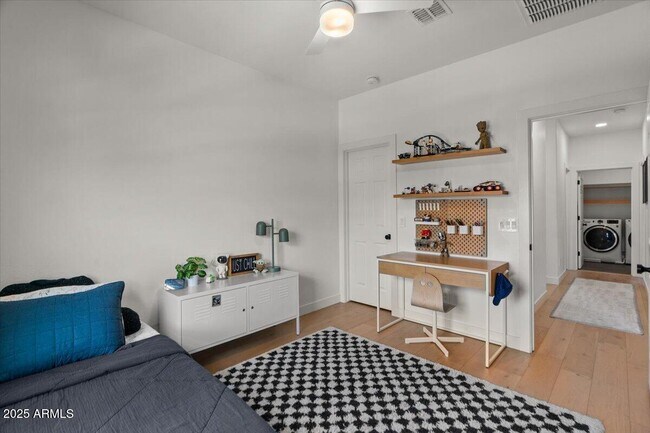 Building Photo - 3523 E Alfalfa Dr