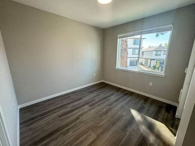 Building Photo - SAW3781