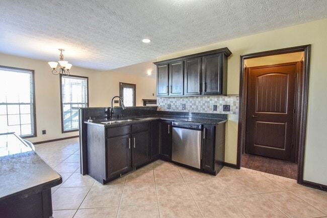 Building Photo - Pet Friendly with No Backyard Neighbors!