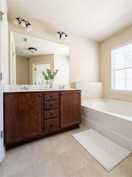 Building Photo - 2418 Sardis Chase Ct