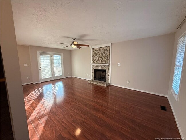 Building Photo - 2402 Larwood Dr