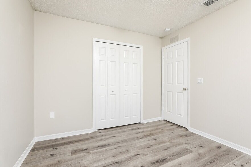 Building Photo - 25223 Ironwedge Dr