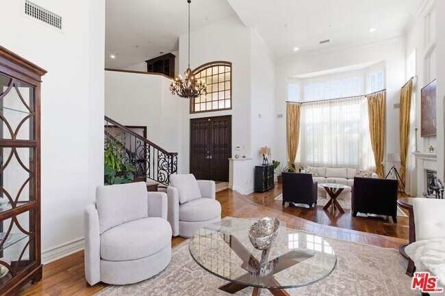 Building Photo - 6003 County Oak Rd