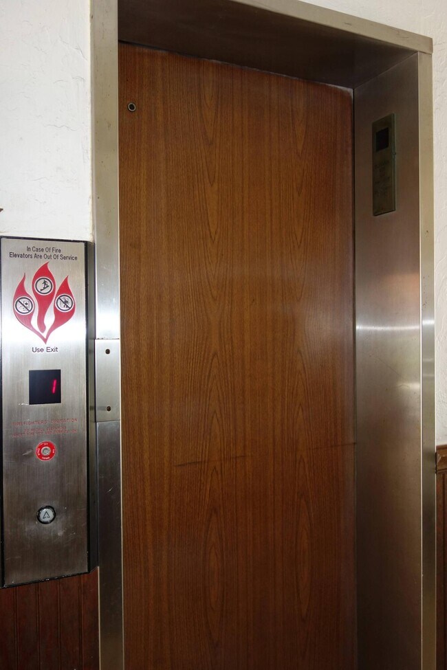 Building Photo - 2020 Terra Mar Dr