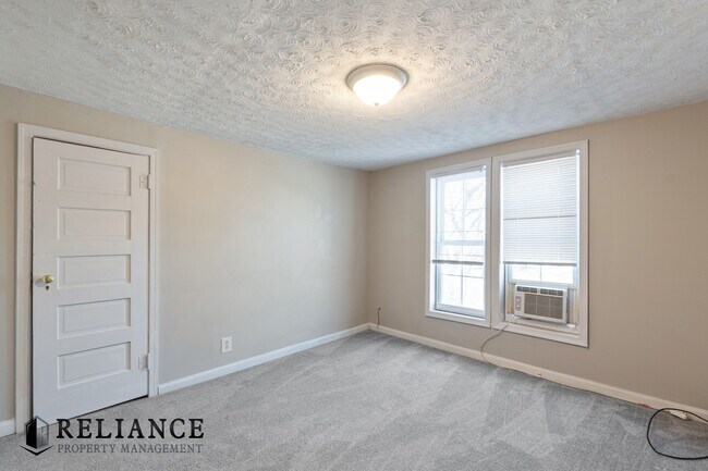 Building Photo - 511 S King St